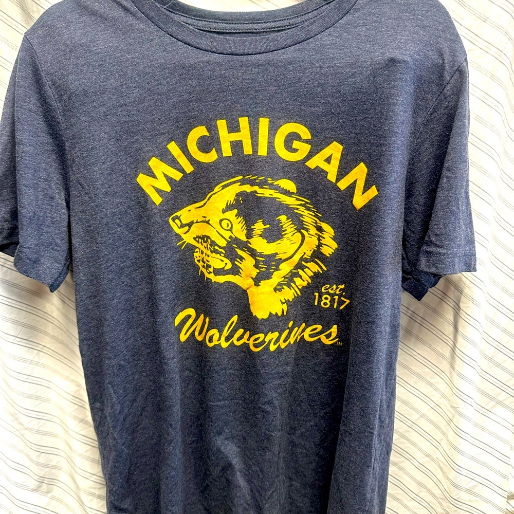 Retro style Throwback Michigan Wolverines t-shirt men’s large Homefield